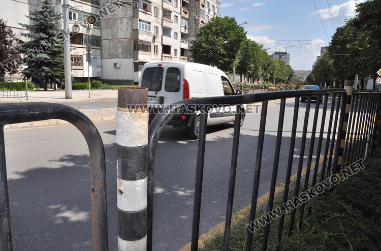 Знак “Спирането забранено” на “Раковски” изчезна. Според общината не го е имало