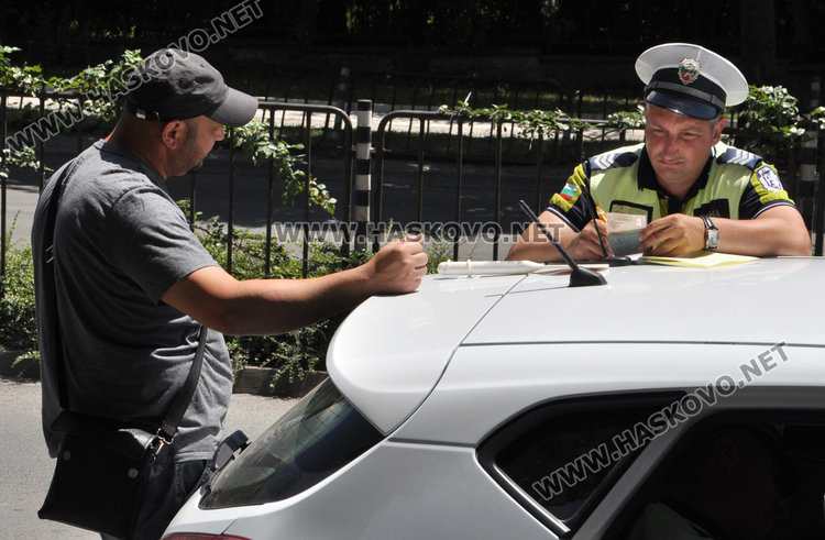 Полицията сипе актове за неправилно паркиране, след тях пак същото