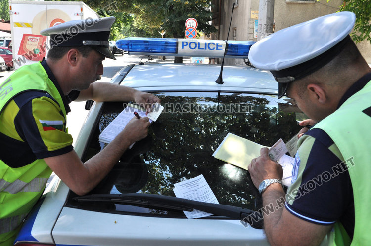 Полицията сипе актове за неправилно паркиране, след тях пак същото