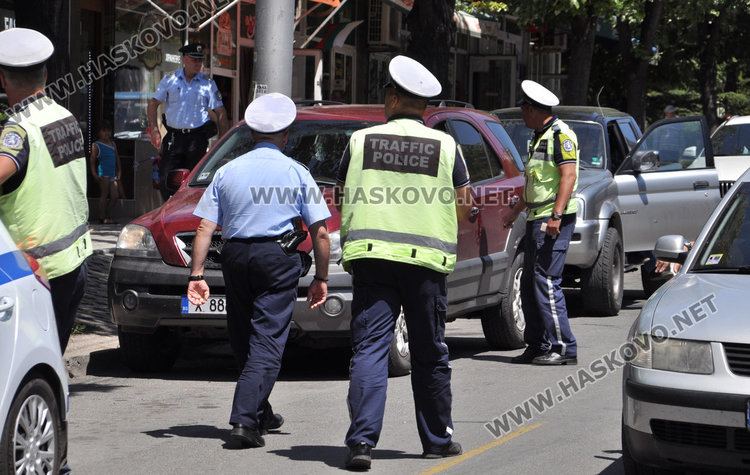 Полицията сипе актове за неправилно паркиране, след тях пак същото
