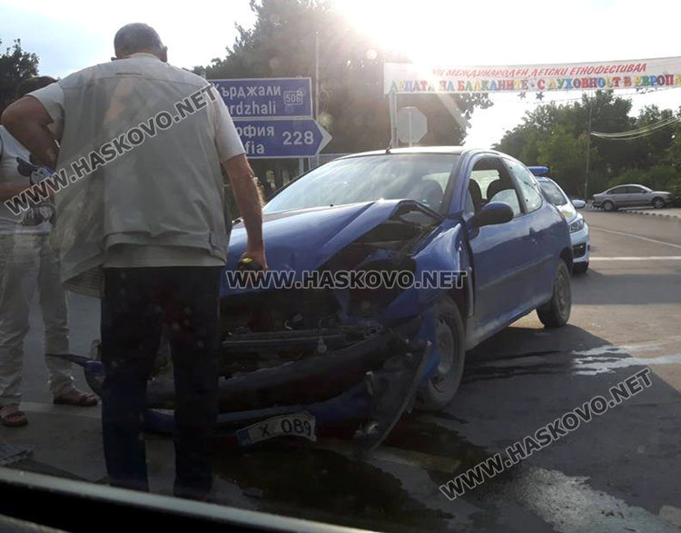 63-годишна варненка пренебрегна знак “Стоп“ в Баните и нацели колата на пловдивчанин