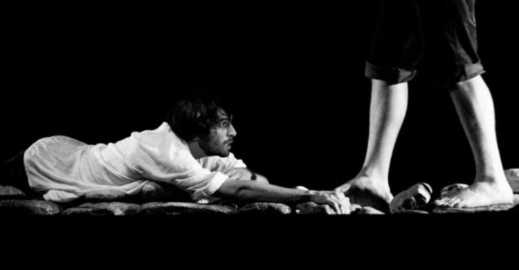 Грамада на театралната сцена в Хасково за „Вграждане“