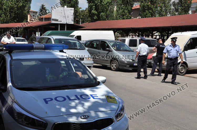 Полицията сипе актове за неправилно паркиране, след тях пак същото