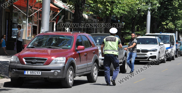 Полицията сипе актове за неправилно паркиране, след тях пак същото