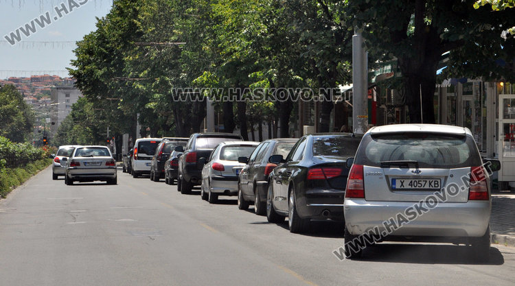 Полицията сипе актове за неправилно паркиране, след тях пак същото