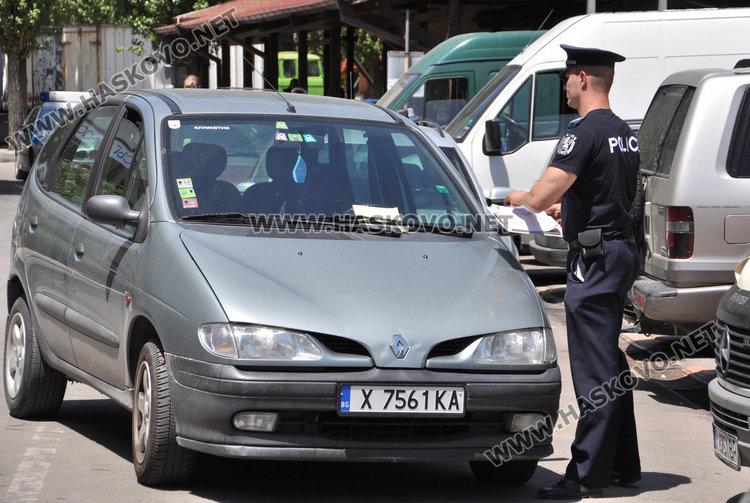 Полицията сипе актове за неправилно паркиране, след тях пак същото