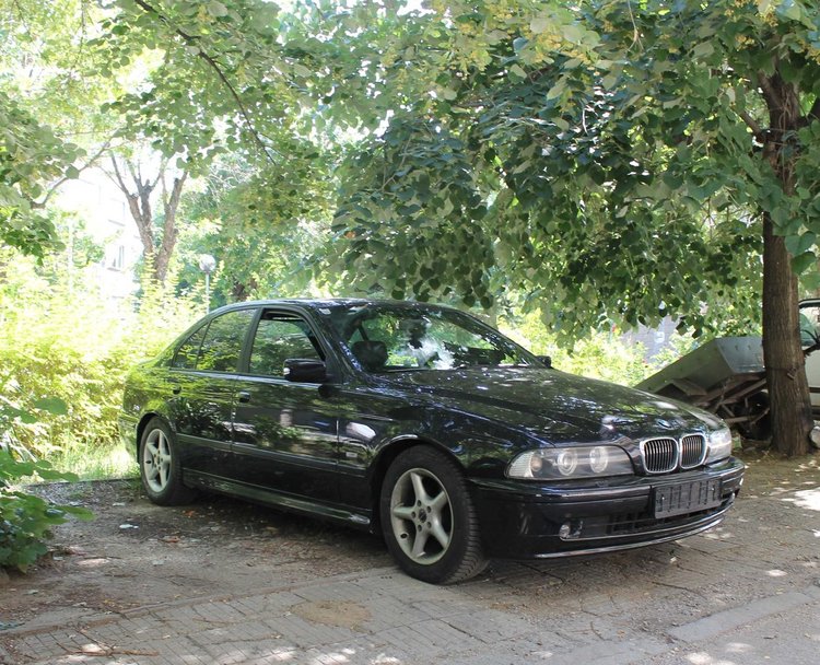 улица "Иван Вазов" - автомобили без номера за продажба