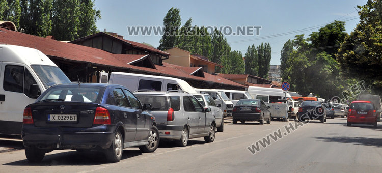Полицията сипе актове за неправилно паркиране, след тях пак същото