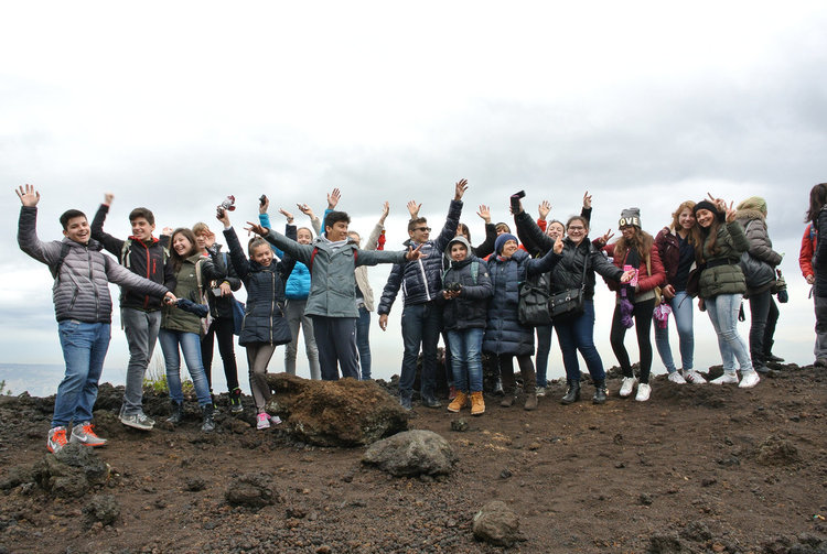 34 ученици от „Хр. Смирненски“ със сертификати по проект „Моята националност е ЧОВЕК“