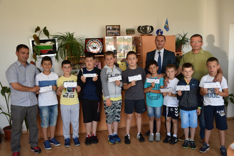 Талантливи деца от Ардино ще гледат на живо благотворителния мач на Бербатов 