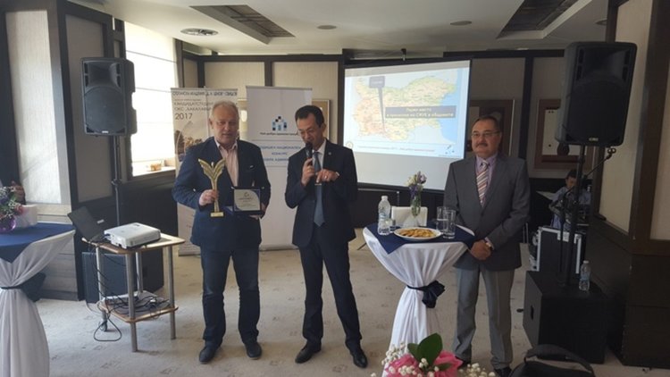 Община Смолян е първа в конкурса „Най-добра администрация” за 2017-та, кметът Мелемов получи отличието