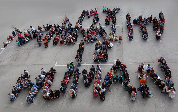 34 ученици от „Хр. Смирненски“ със сертификати по проект „Моята националност е ЧОВЕК“