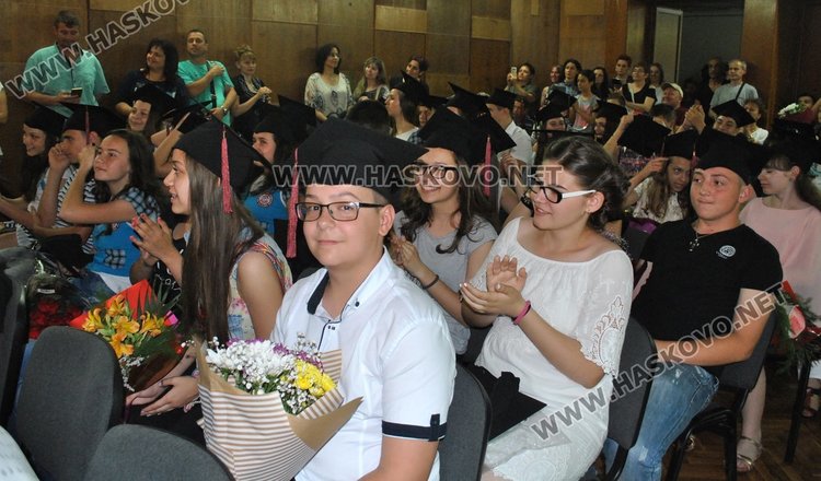 Всеки пети седмокласник в „Смирненски“ отличник