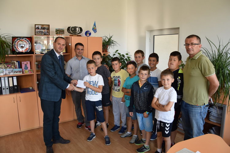 Талантливи деца от Ардино ще гледат на живо благотворителния мач на Бербатов 