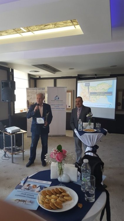 Община Смолян е първа в конкурса „Най-добра администрация” за 2017-та, кметът Мелемов получи отличието