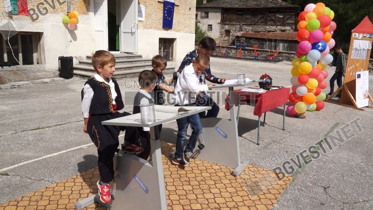 Учениците в Забърдо ще въртят педалите на два уникални велочина