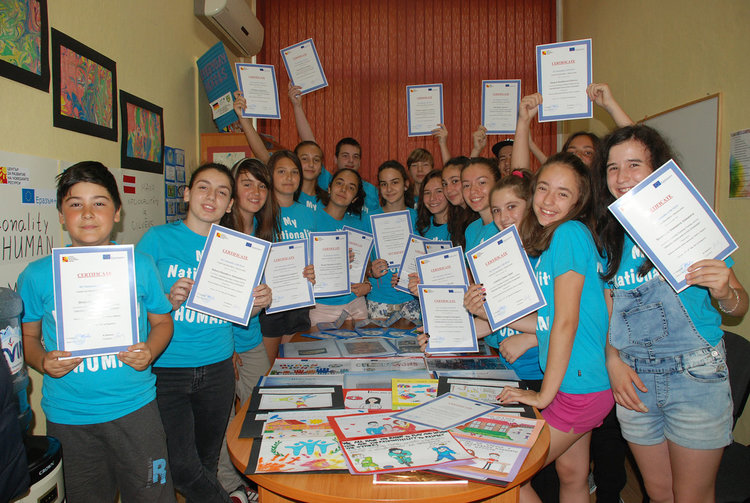 34 ученици от „Хр. Смирненски“ със сертификати по проект „Моята националност е ЧОВЕК“