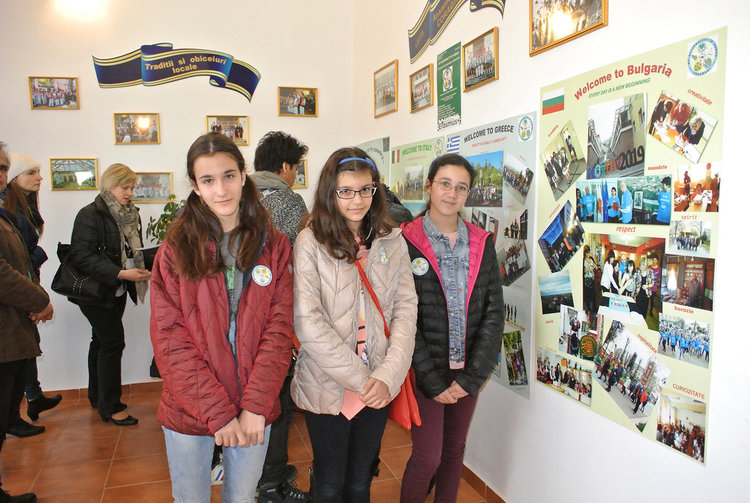 34 ученици от „Хр. Смирненски“ със сертификати по проект „Моята националност е ЧОВЕК“