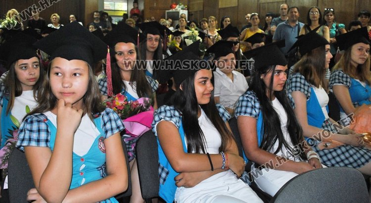 Всеки пети седмокласник в „Смирненски“ отличник