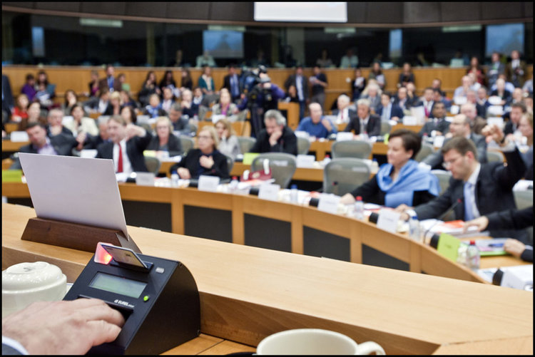 Европарламентът обяви война на фалшивите новини