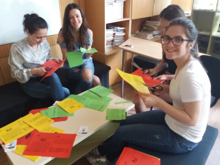 Езиковата гимназия -  част от  световната тенденция  за премахване на детския труд