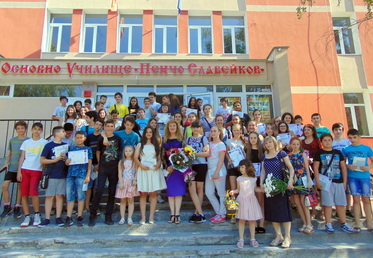 ОУ „Пенчо Славейков“ изпрати тържествено своите седмокласници
