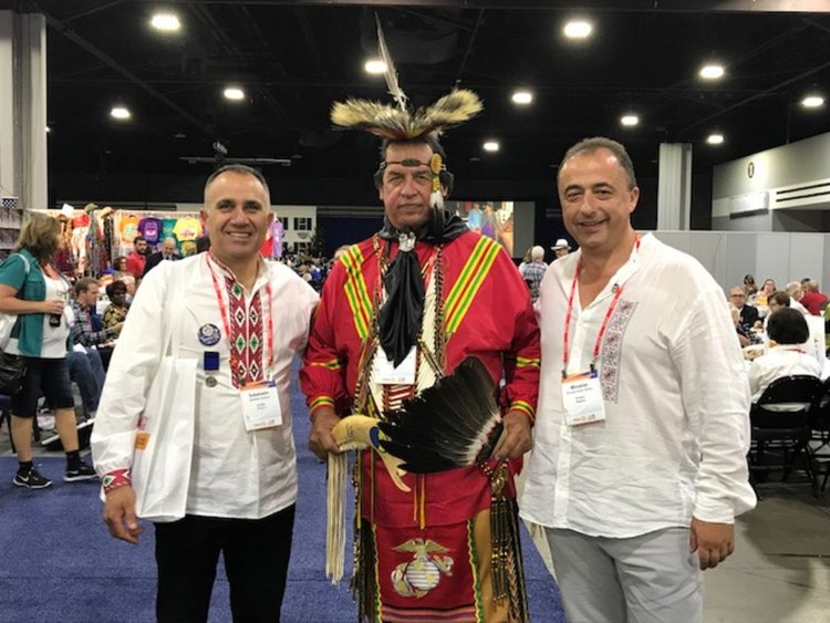 Себахатин Гьокче развя българският флаг пред 50 000 ротарианци в Атланта