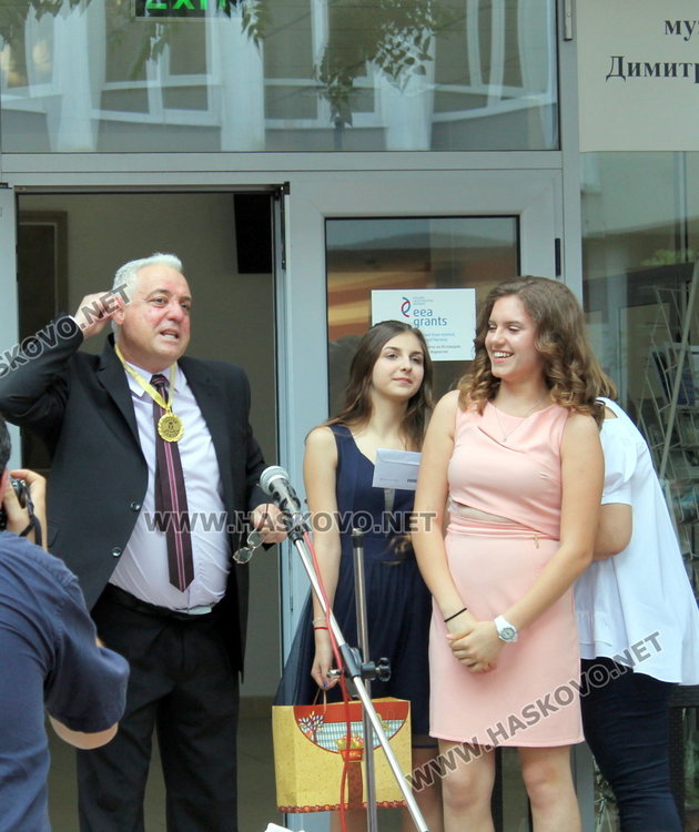 Дипломираха се първите седмокласници от ПМГ