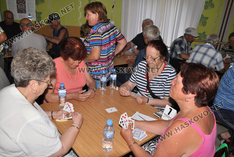 Кметът и заместникът му седнаха на бриджорската маса срещу пенсионерска двойка