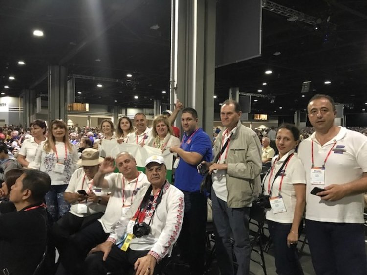 Себахатин Гьокче развя българският флаг пред 50 000 ротарианци в Атланта