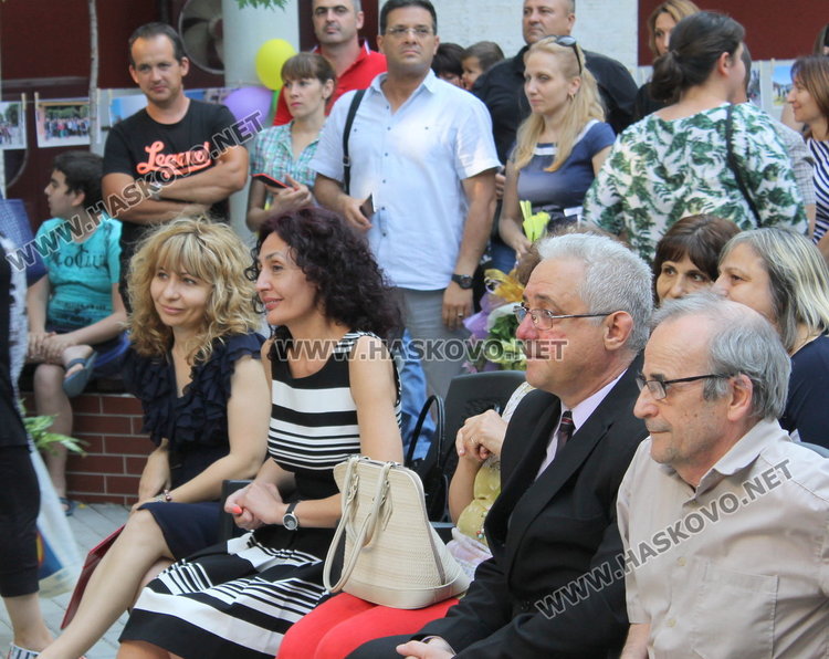 Дипломираха се първите седмокласници от ПМГ