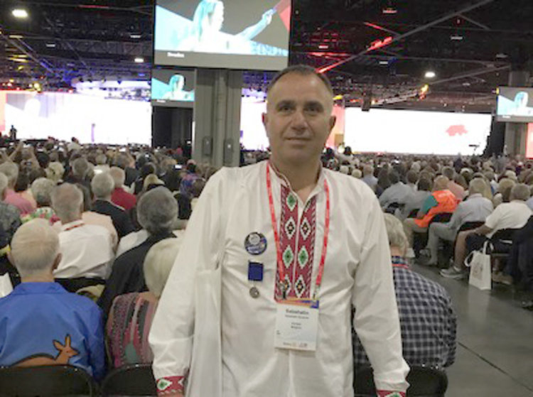 Себахатин Гьокче развя българският флаг пред 50 000 ротарианци в Атланта