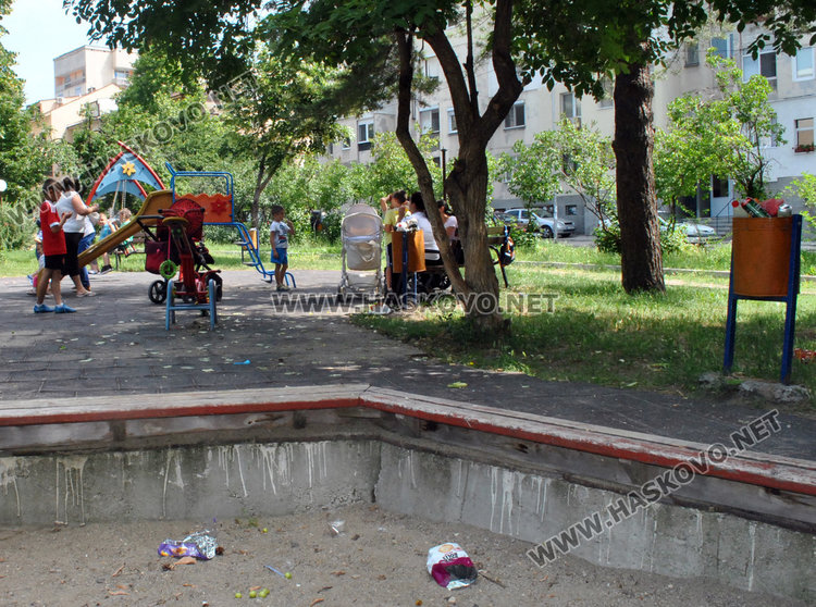 Читателка: "Буркана" е потънал в боклуци и мръсотия