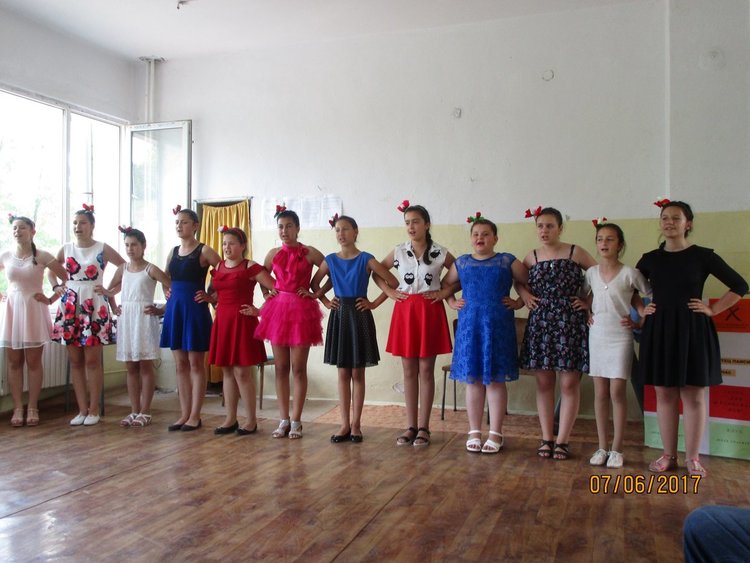 Представителна изява на учениците от Клуб „Пей и танцувай с мен“ в Жълтуша