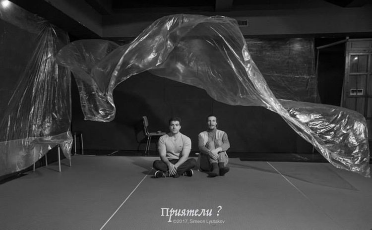 „Приятели?“ на Камерната сцена в „Театър, обичам те“