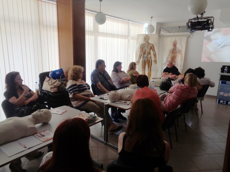 БЧК - Кърджали обучава кърджалийски учители в първа помощ