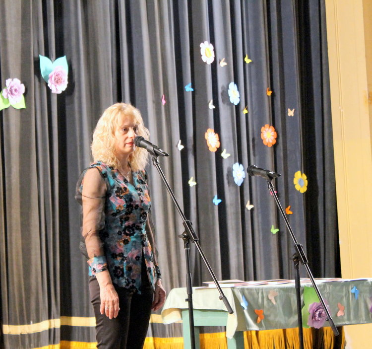 Седмокласниците на "Алеко" препълниха залата на кино "Химик"