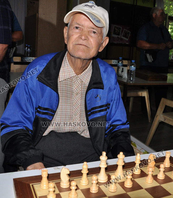 Хасан Бекир играе шах вече 79 години