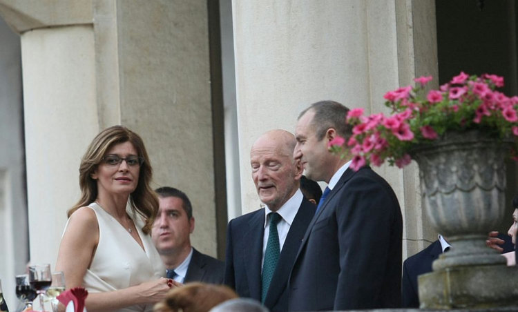 Гостите на Симеон минаха 400