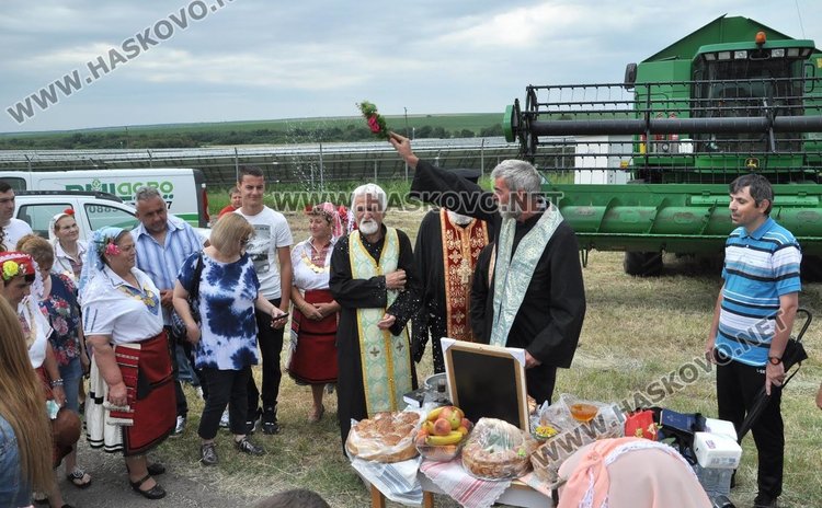 Пшеница вместо ечемик зажънаха първо в димитровградското село Странско 