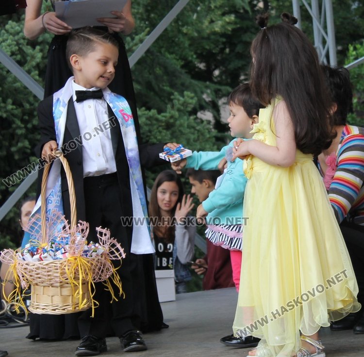 Избраха принцеси и принцове в конкурс "Мини мис и Мини мистър Димитровград"