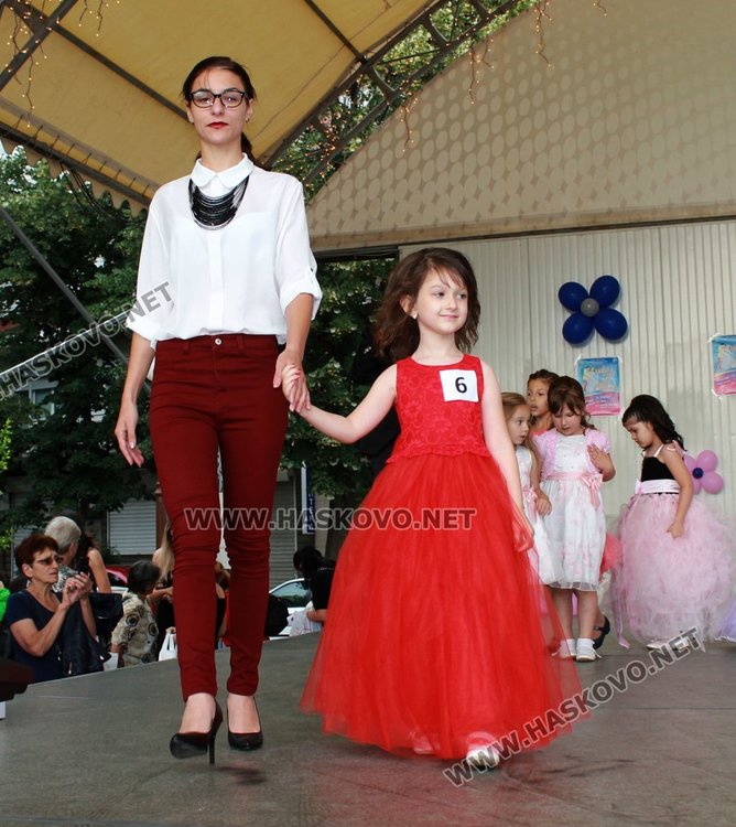 Избраха принцеси и принцове в конкурс "Мини мис и Мини мистър Димитровград"