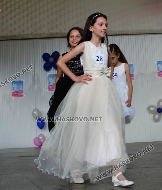 Избраха принцеси и принцове в конкурс "Мини мис и Мини мистър Димитровград"