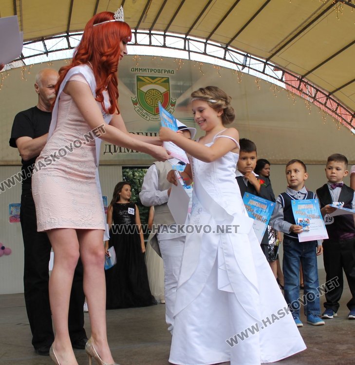 Избраха принцеси и принцове в конкурс "Мини мис и Мини мистър Димитровград"