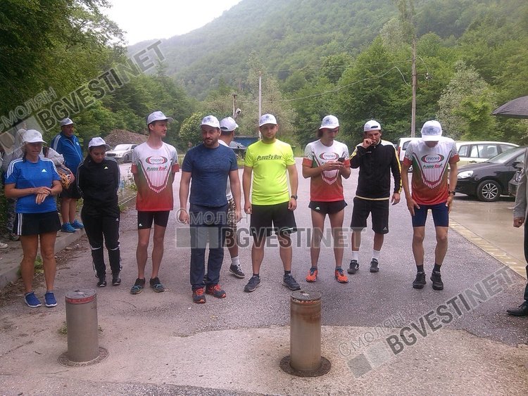 Пловдивчани провокираха жителите на Девин, бягаха в дъжда до ждрелото на река Девинска и обратно