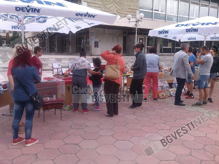 Благотворителният базар за Атанаска в Девин започна, бъгитата са на старт