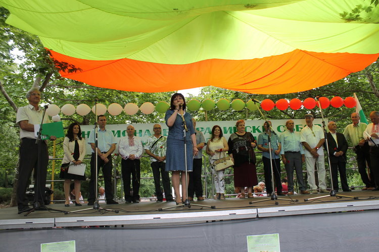 Цвета Караянчева поднесе поздравителен адрес от премиера Борисов към тракийците от Кърджали 