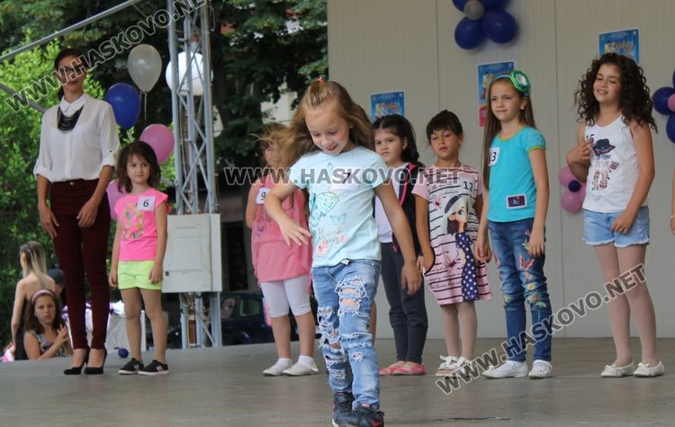 Избраха принцеси и принцове в конкурс "Мини мис и Мини мистър Димитровград"