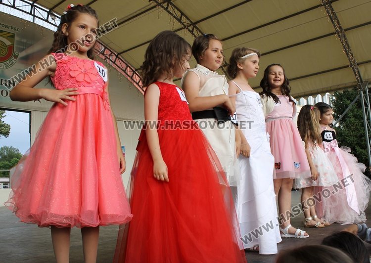 Избраха принцеси и принцове в конкурс "Мини мис и Мини мистър Димитровград"