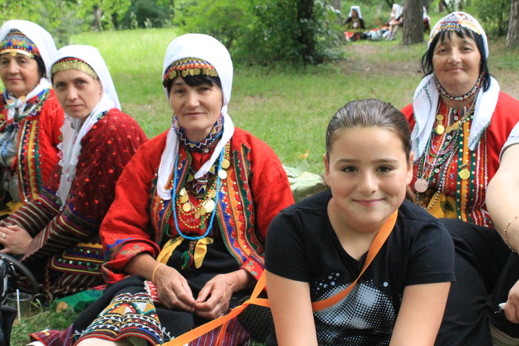 Цвета Караянчева поднесе поздравителен адрес от премиера Борисов към тракийците от Кърджали 